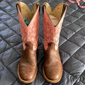 Boulet womens 8.5C round toe, pink top, bullhide cowboy boots